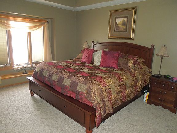 4th image of 4842 Bradford Ln