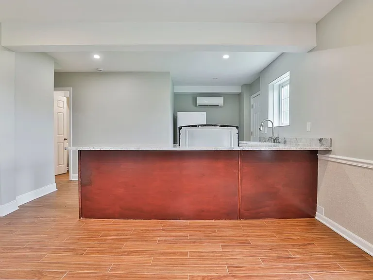 41A Howe Ln — Photo 6