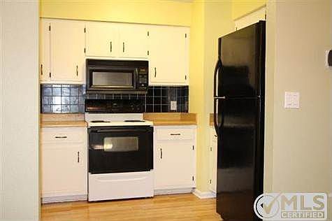 5th image of 2727 Leary Ln