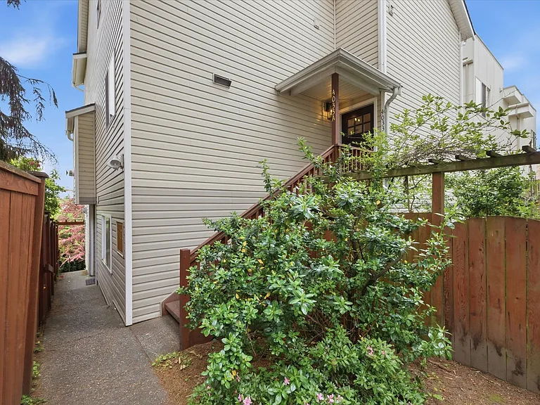 4033A Whitman Ave N — Photo 2