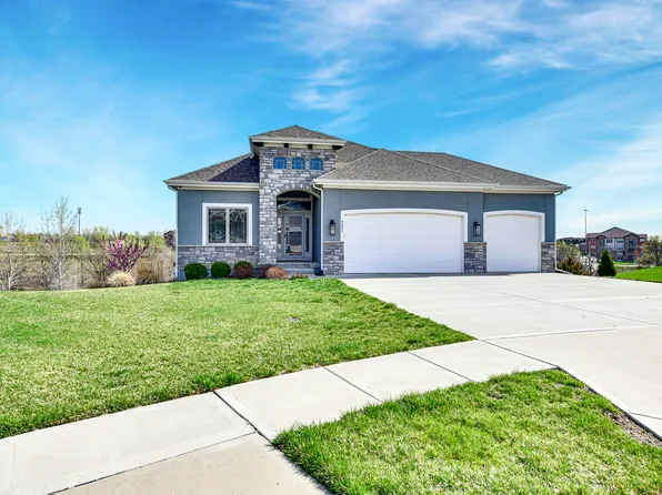 8003 W 166th Ter, Overland Park, KS 66085