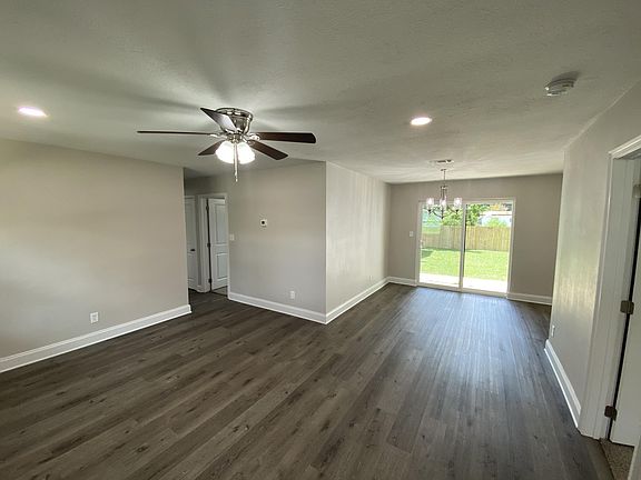 4th image of 275 Argyle Ct