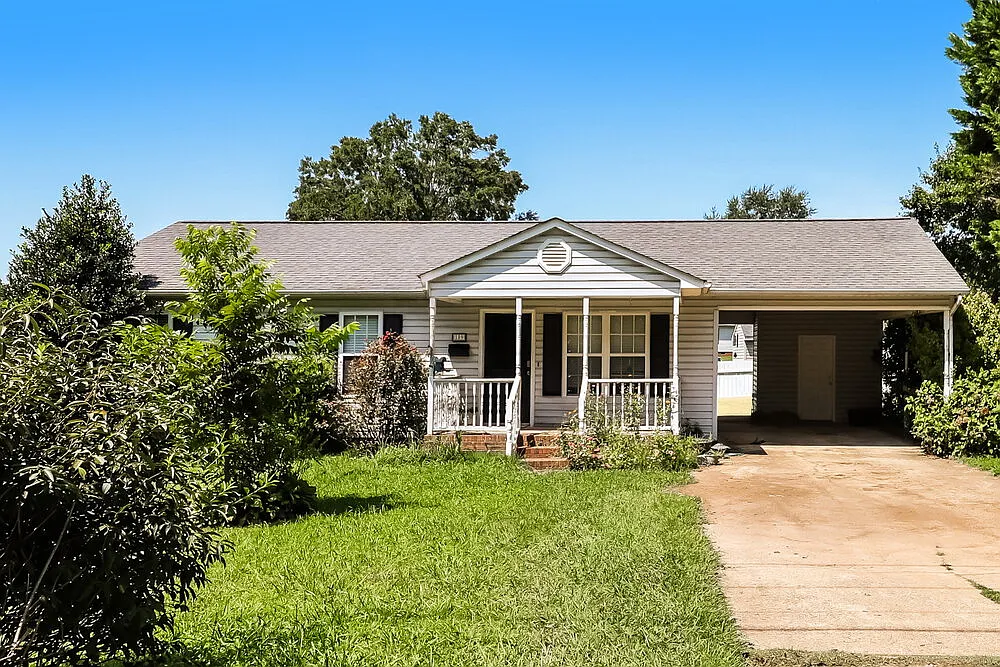 3 bed, 2.0 bath, 1080 sqft, $1,650 — Photo 1