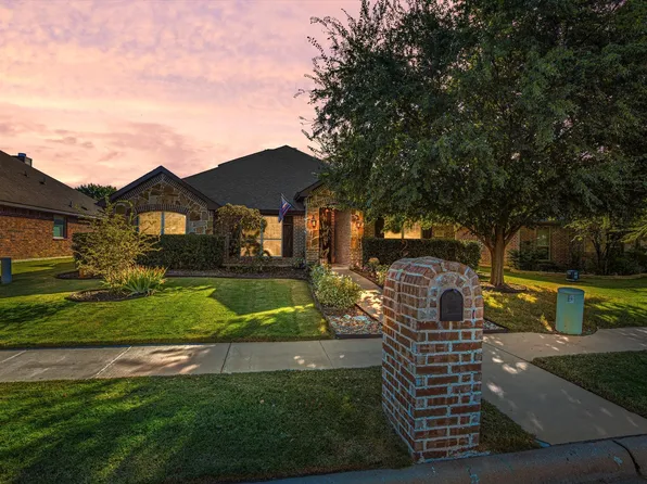 3028 Carlton Pkwy, Waxahachie, TX 75165