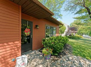 21 Meadow Ln, Albany, NY 12208