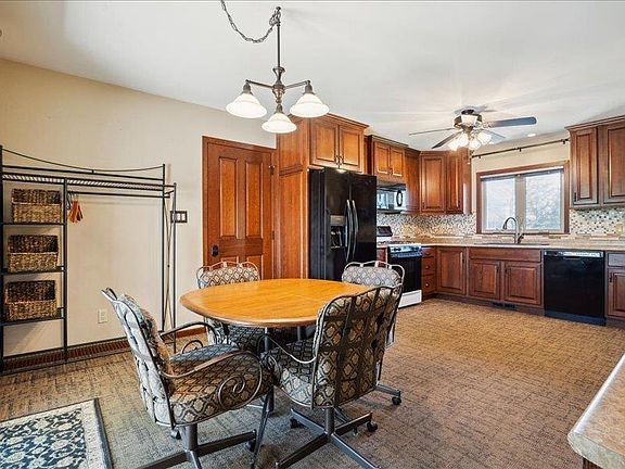 3rd image of 805 7th St SE