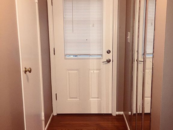 entrance area with door to 1/2 bath