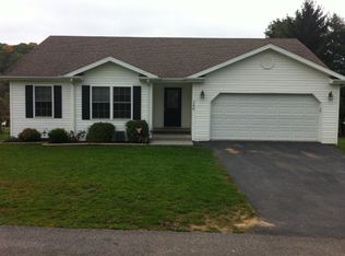 144 Sandalwood Ln, Bluefield, WV 24701