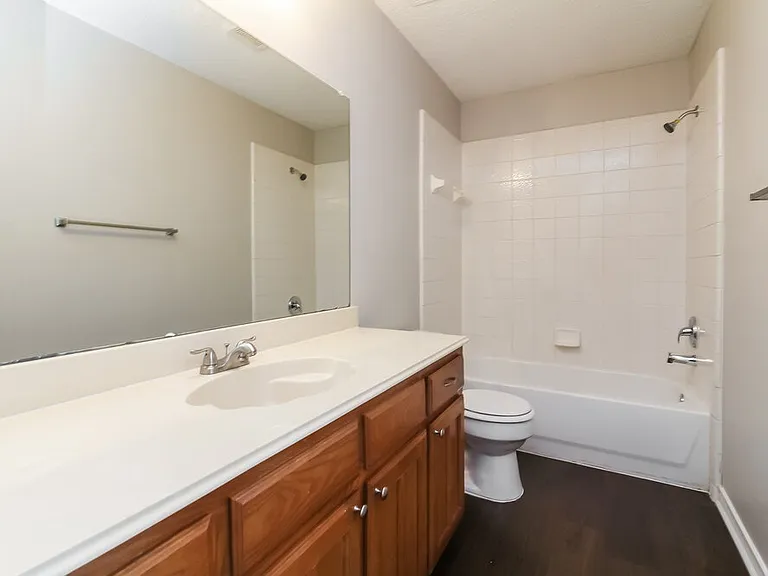 1528 Warwick Dr — Photo 14