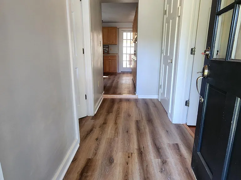 1520 Ridout Ln — Photo 22