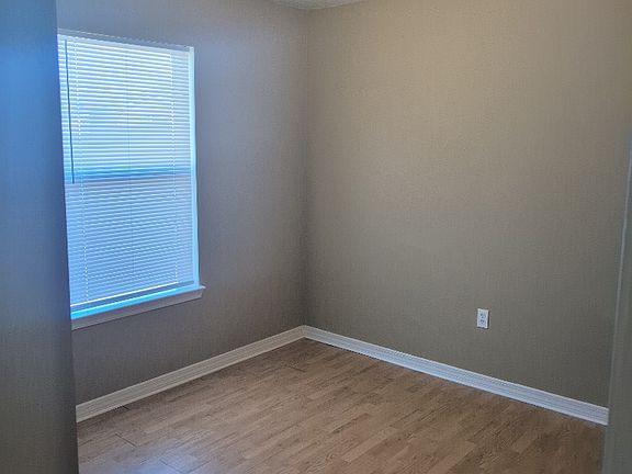 295 Limestone Circle - 10_02212025