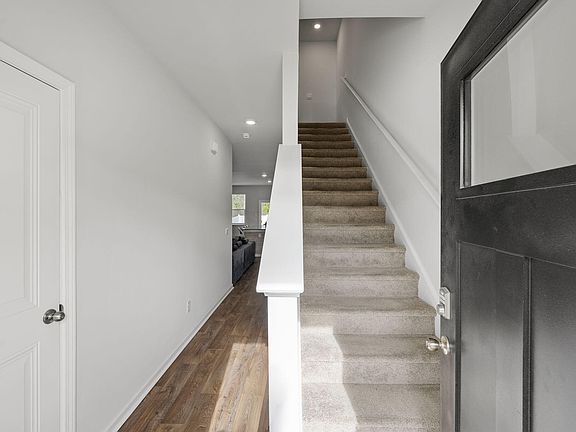 5th image of 129 Yarrow Way
