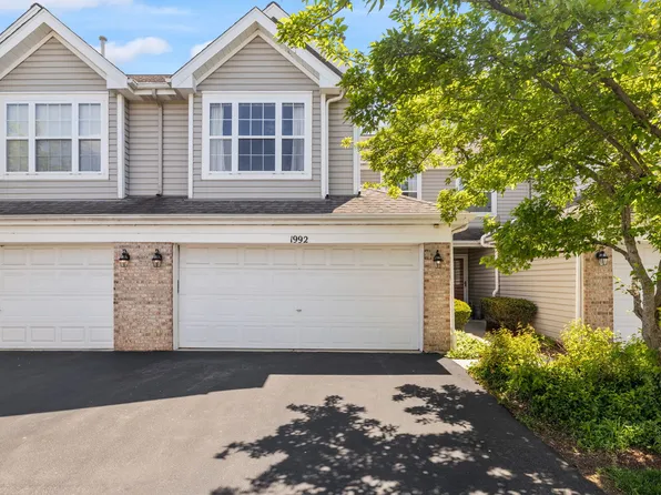 1992 Town Dr, Naperville, IL 60565