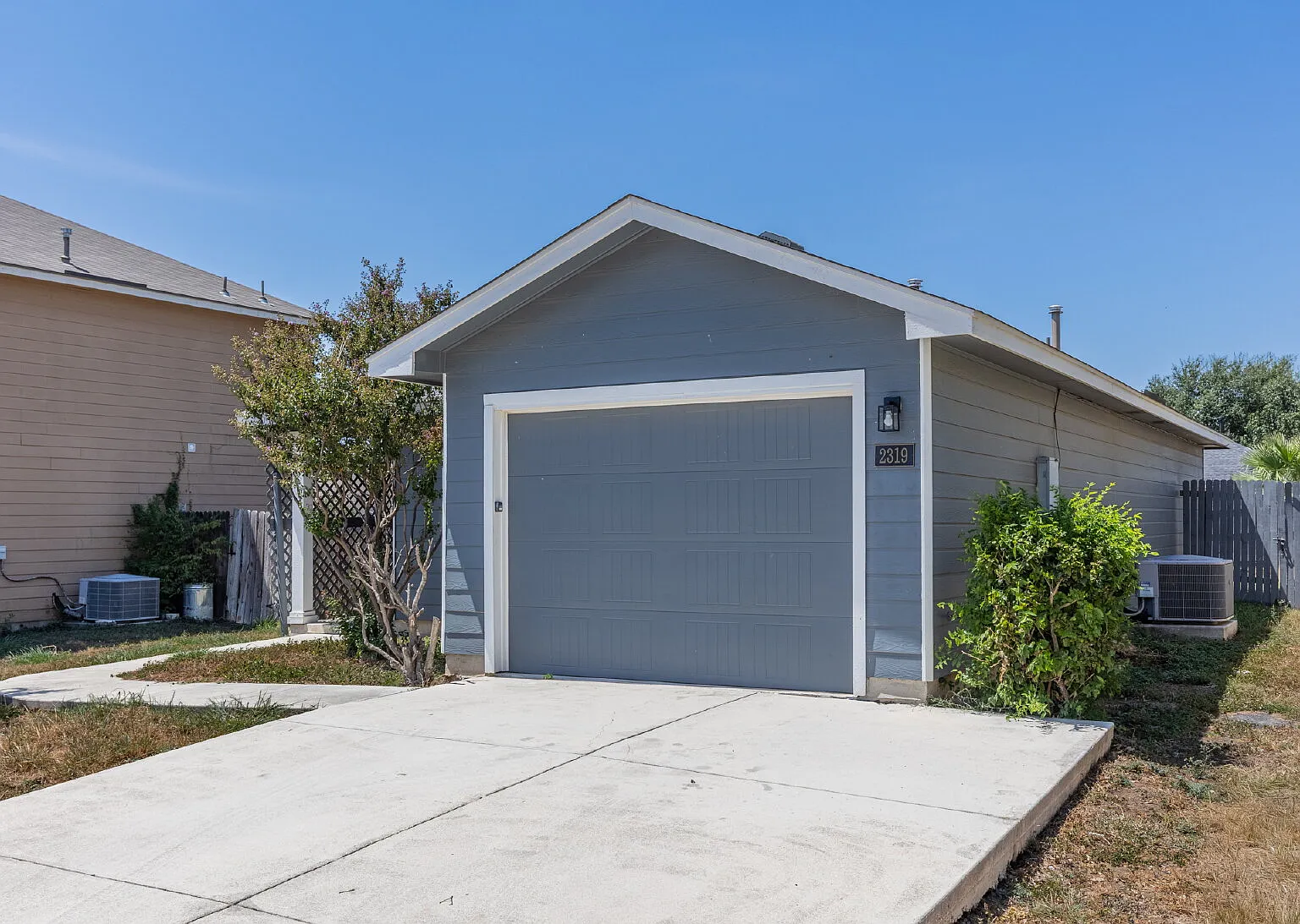 2 bed, 1.0 bath, 968 sqft, $1,350 — Photo 2