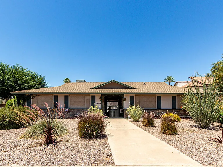 3540 E Montecito Ave — Photo 2