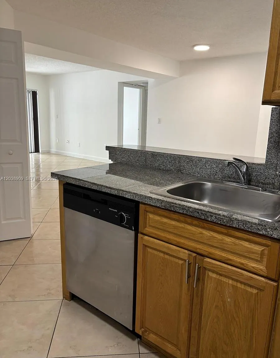 Mediterranean Villas Cond — Photo 3