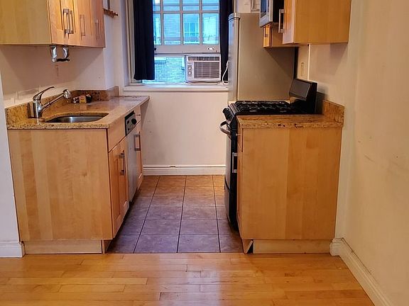 3rd image of 509 E 77th St #E3