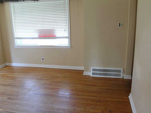 3rd image of 25696 Fortuna St