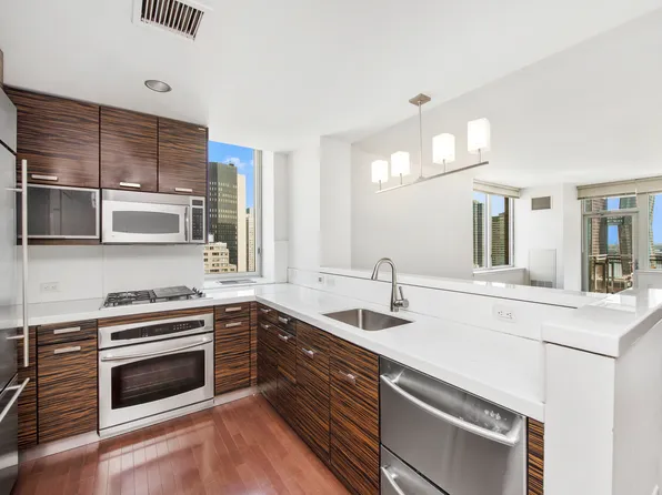 225 East 34th Street image 3 of 20