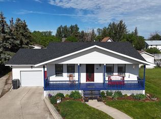 18 E Garden Pl, Magrath, AB T0K 1J0