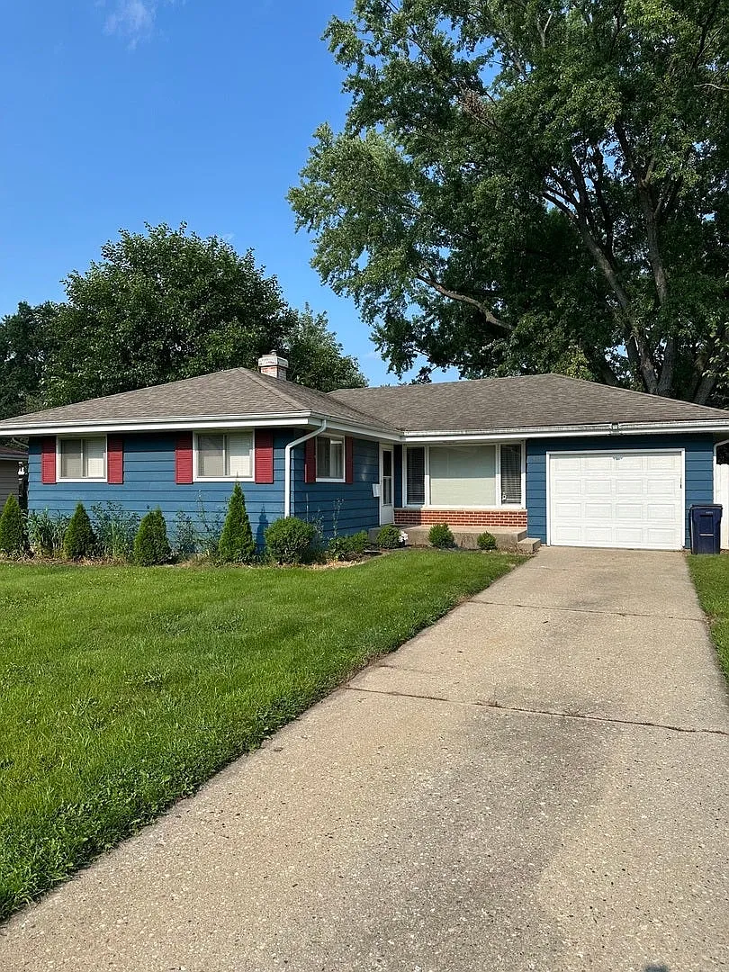 3 bed, 1.5 bath, $2,500 — Photo 1