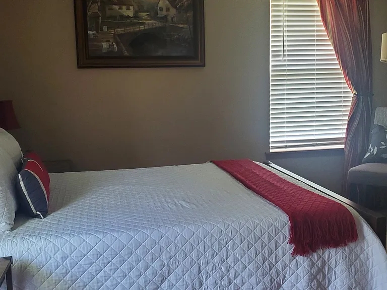 4453 W Portland St — Photo 5