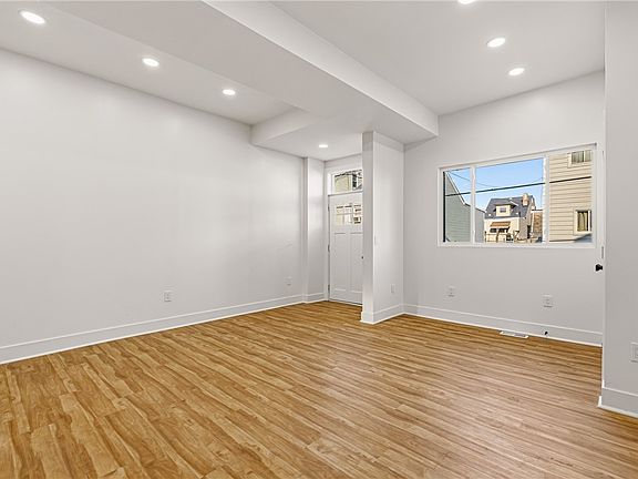 4th image of 429 Taylor St