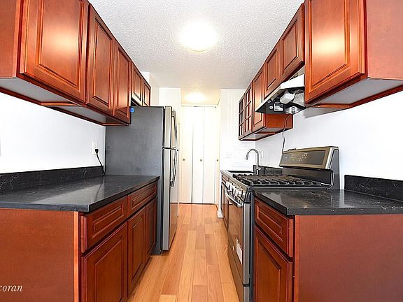 3rd image of 4750 59th St APT 8D