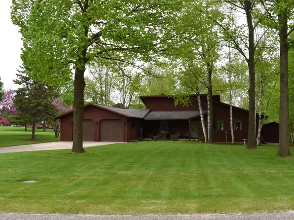 5730 Royal Ct, Gladwin, MI 48624