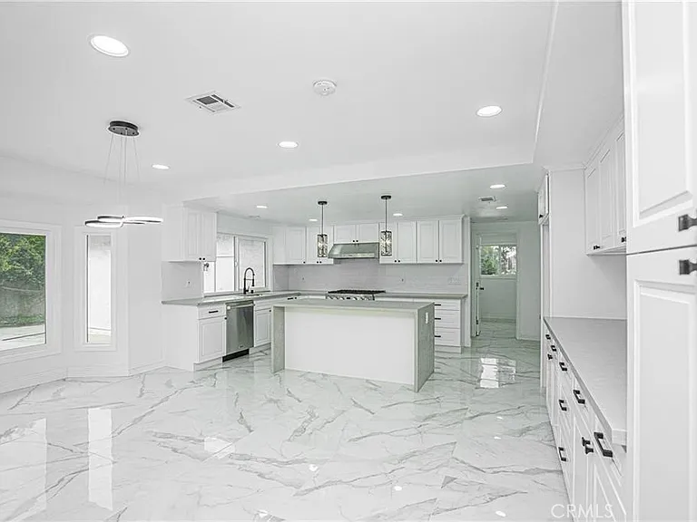 3518 N Mills Ave — Photo 13