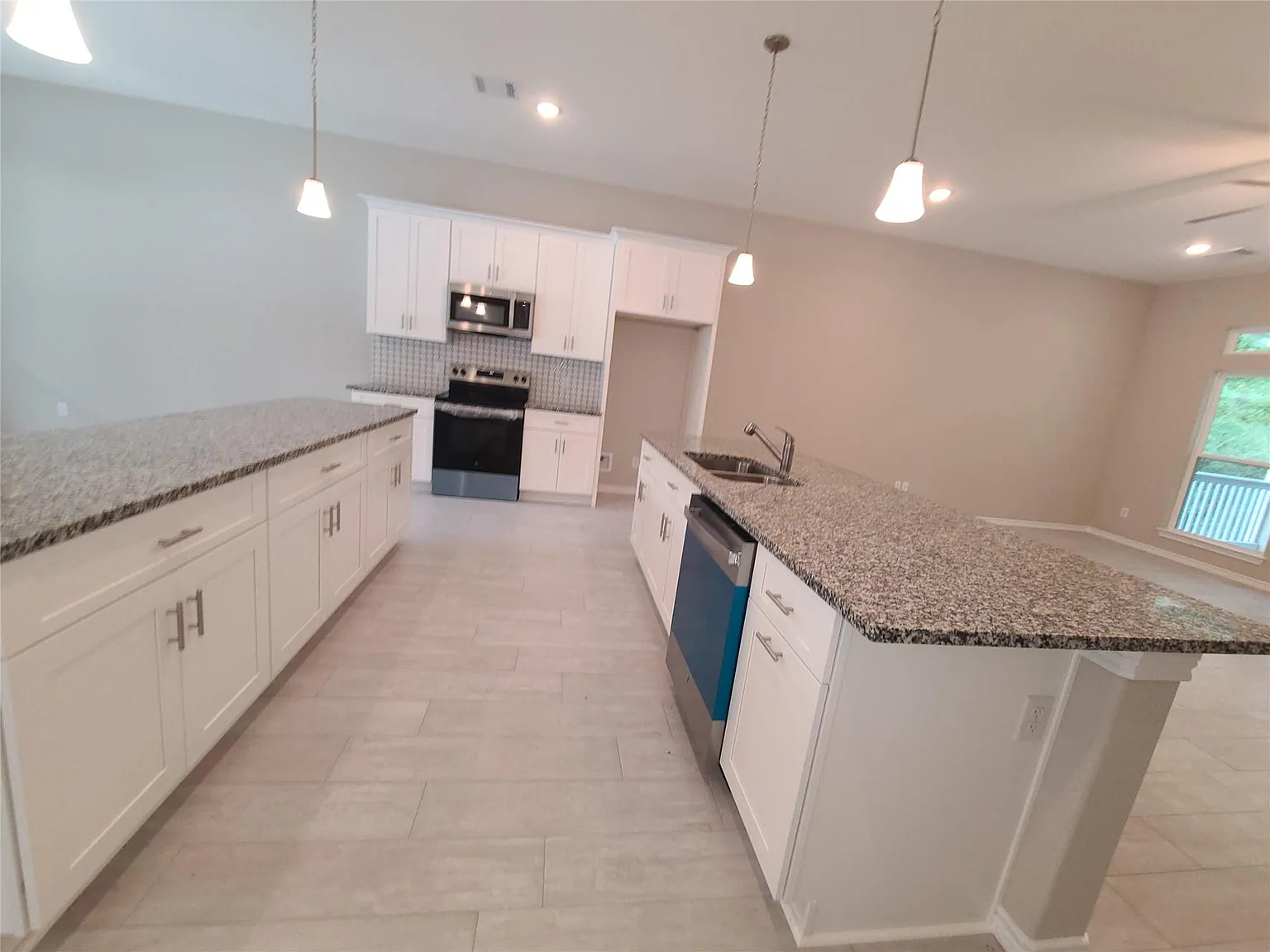 3 bed, 2.0 bath, 1640 sqft, $1,800 — Photo 3