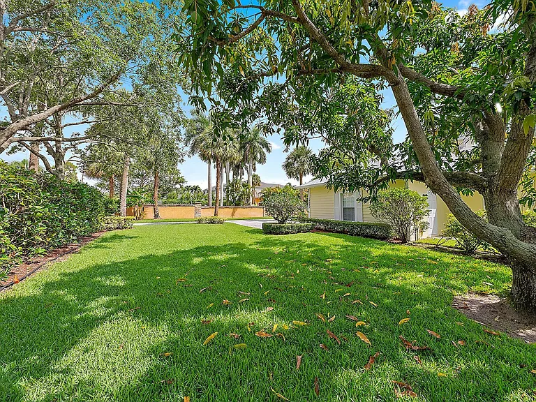 19043 SE Jupiter River Dr #COTTAGE — Photo 23