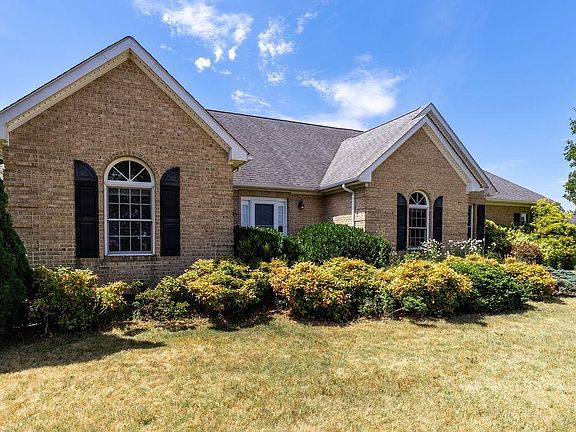4th image of 246 Hampton Dr