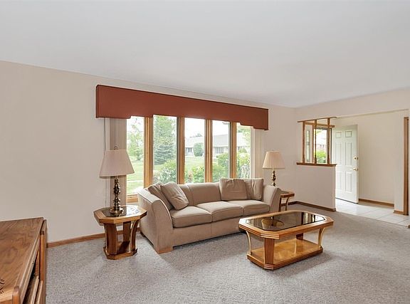 3rd image of 17844 Columbus Ct #25