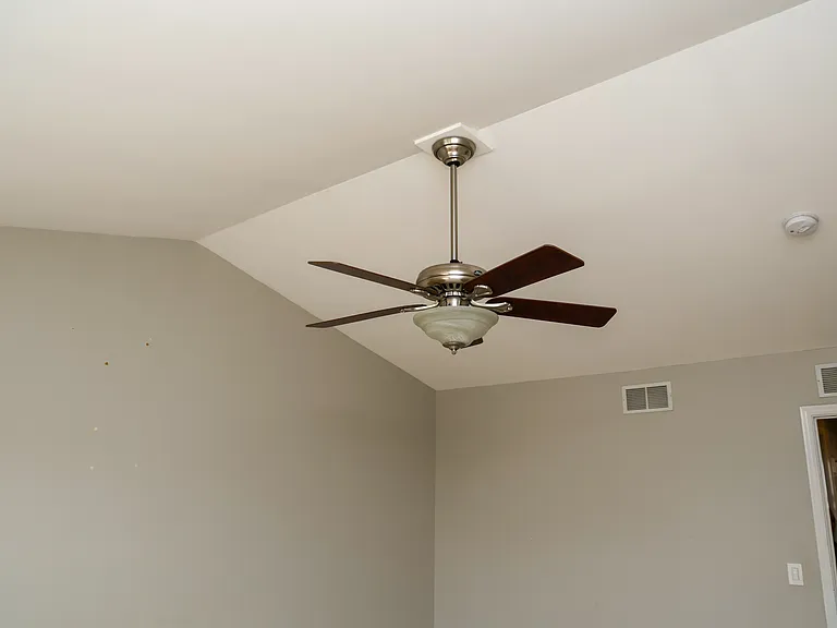 217 Comstock Dr — Photo 37