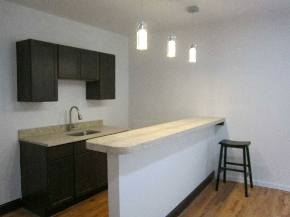 1st image of 131 Montrose Ave #6