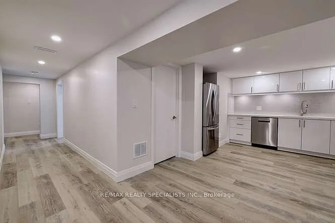 43 Firwood Cres — Photo 7