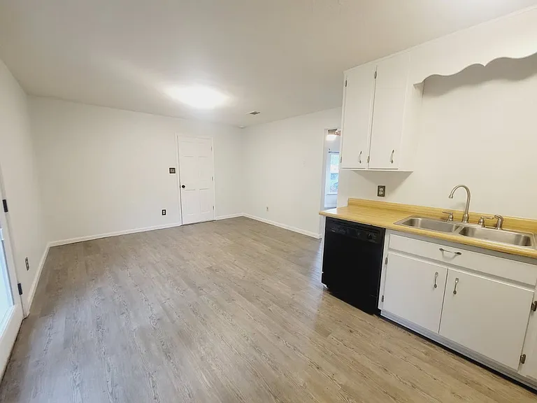 2136 Little River Ln — Photo 11