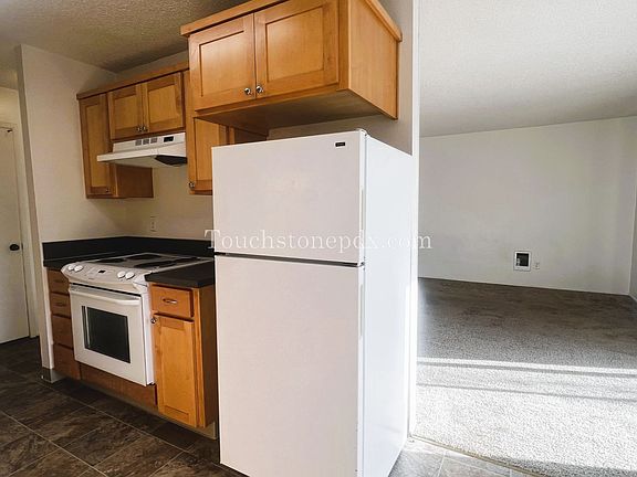 3rd image of 5802 SE Milwaukie Ave #3