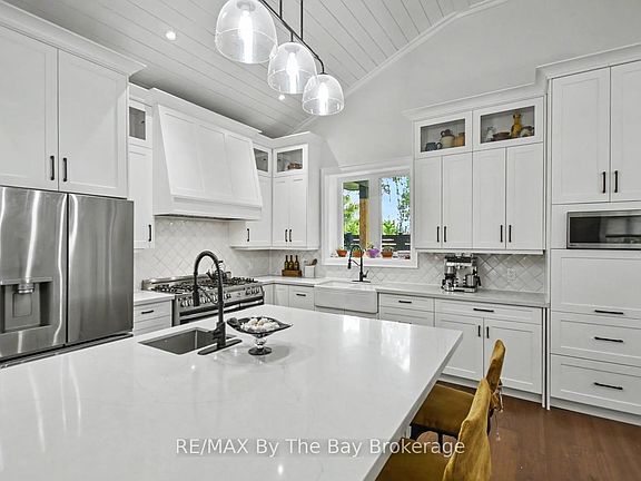 2nd image of 208 Thomas St