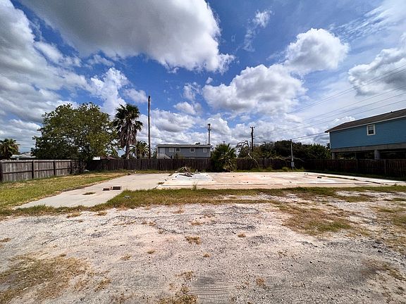 4th image of 114 Holiday Blvd