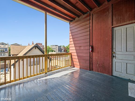 5th image of 711 W Diversey Pkwy APT 3