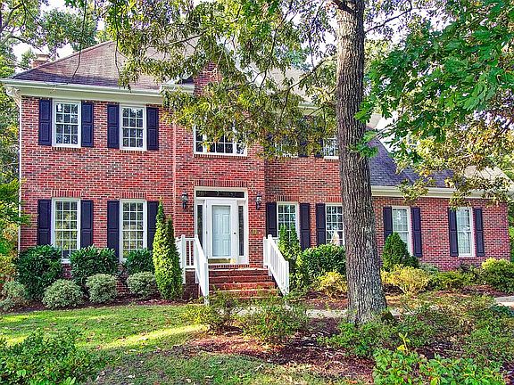 4 SIDED BRICK: FRONT LAWN