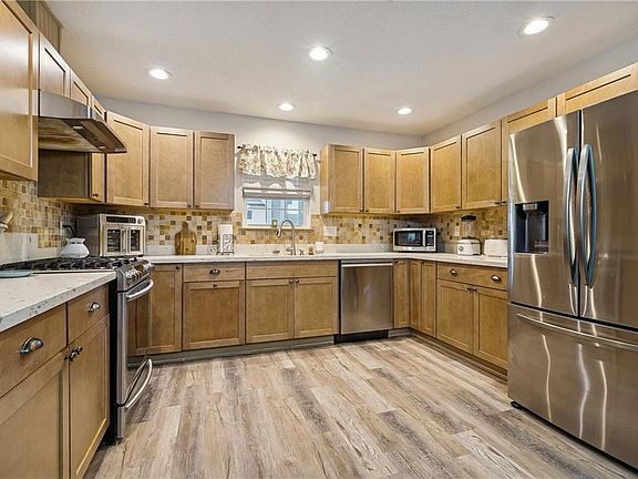 3rd image of 1340 Gaudet Dr