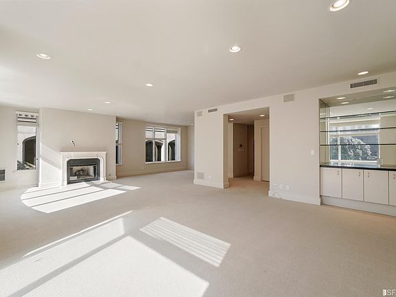 2nd image of 1150 Sacramento St APT 302