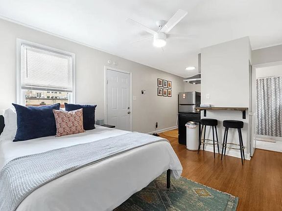 3rd image of 3476 Spottswood Ave