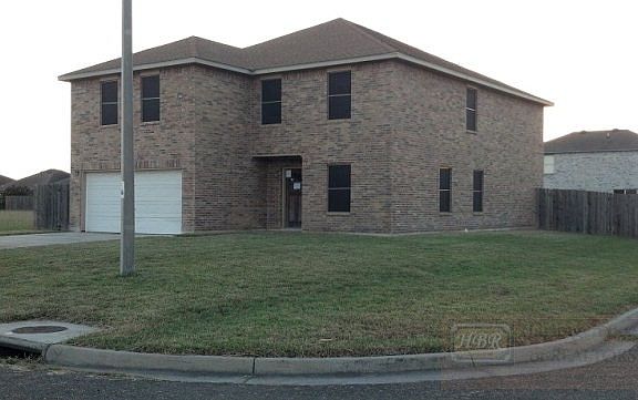 2nd image of 2825 Sabal Palm Dr