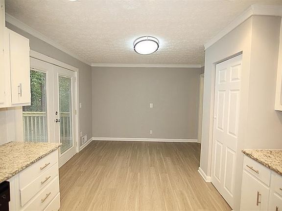 5th image of 847 Betty Ln