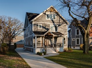 129 Woodside Rd, Riverside, IL 60546