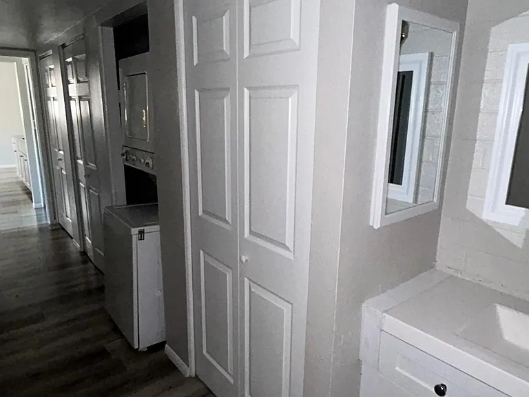 543 W 9th Pl #C — Photo 6